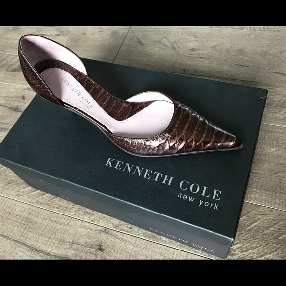 Kenneth Cole Pumps (Mid Heel Height) - Picture 2 of 8